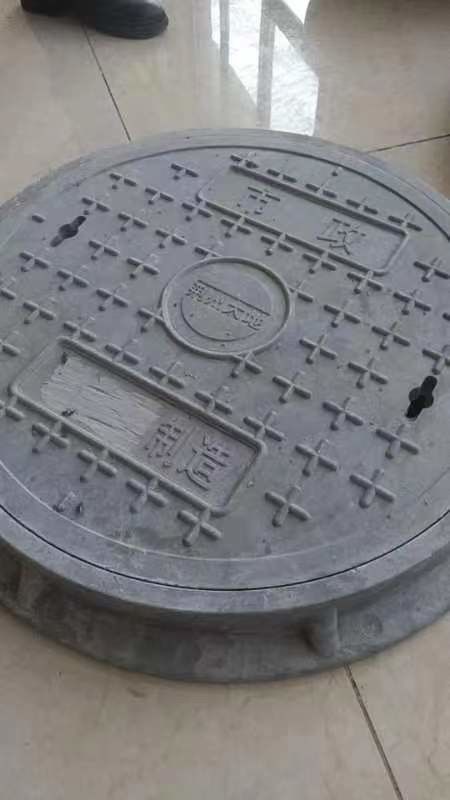 19.7 Inch Grey Fiberglass Circle Manhole Cover Gaya Umum Untuk Pembangunan Jalan