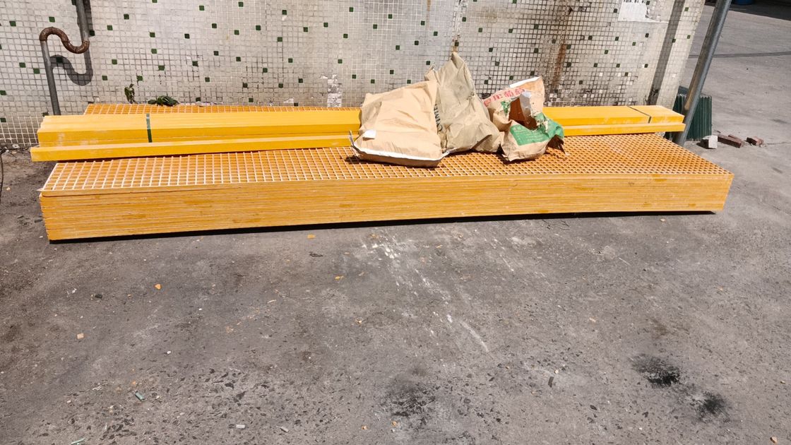 Disesuaikan Berbagai ukuran FRP Grating Untuk Walkway Atau Platform Untuk memuaskan Anda