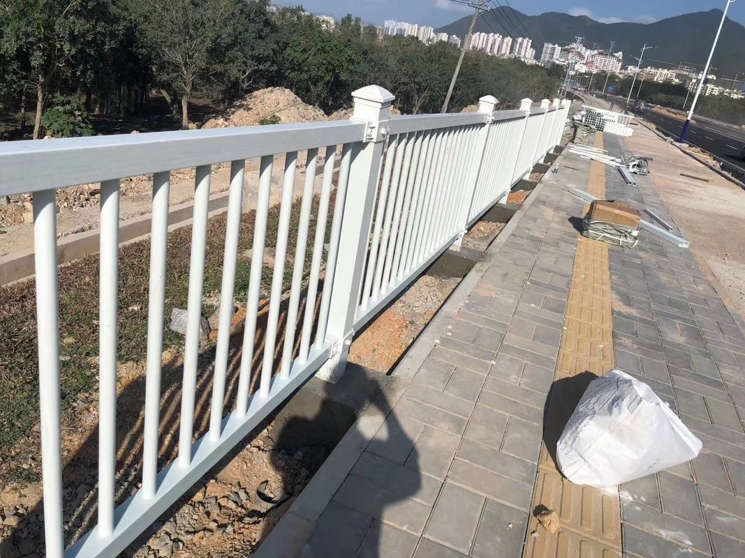 Taman atau halaman depan pagar FRP ukuran dan warna yang disesuaikan