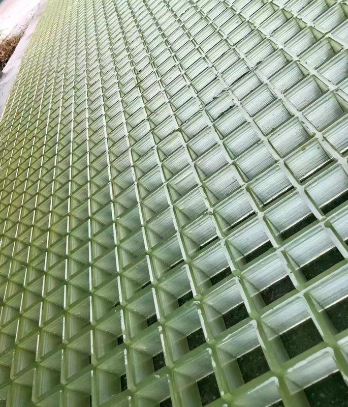 Resipi Murni FRP Grating Walkway Atau Platform Penggunaan Dalam 38*38*38mm Ukuran Panel Disesuaikan